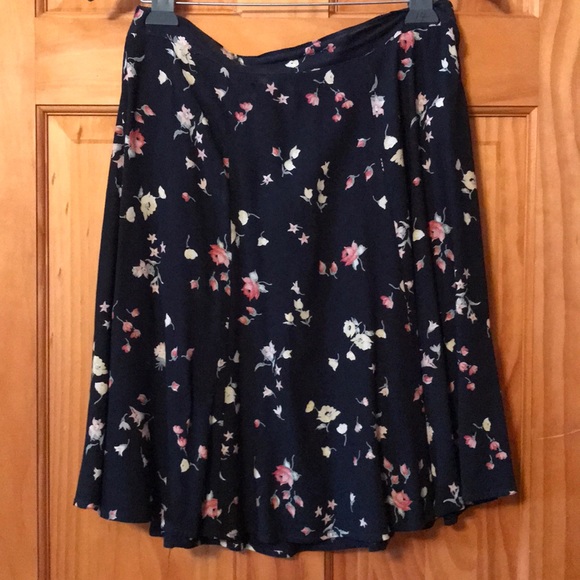 Flowered Women’s Skirt Size Large - Picture 1 of 1